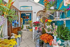 Business in 126 C. Rodolfo Gomez  