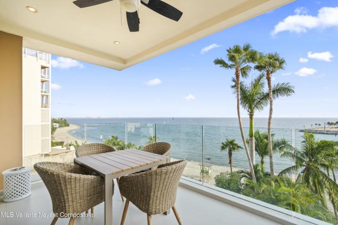 Condos in 25 Albatros  