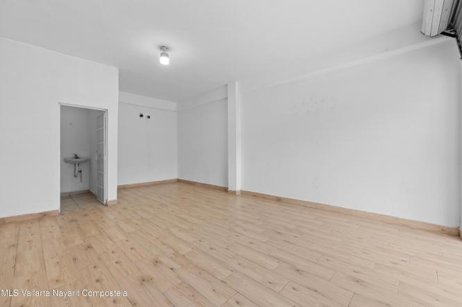 Commercial in 1047 Victor iturbe  