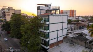 Condos in 135 Francia  