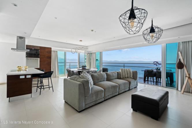 Condos in 140 Av. De Las Garzas  