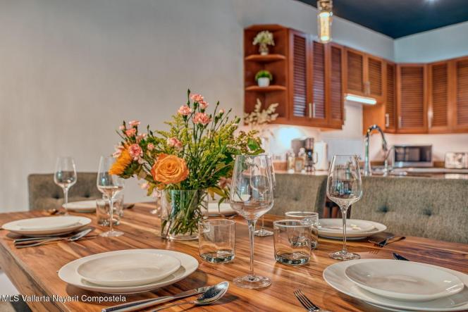 Condos in 449 Naranjo  