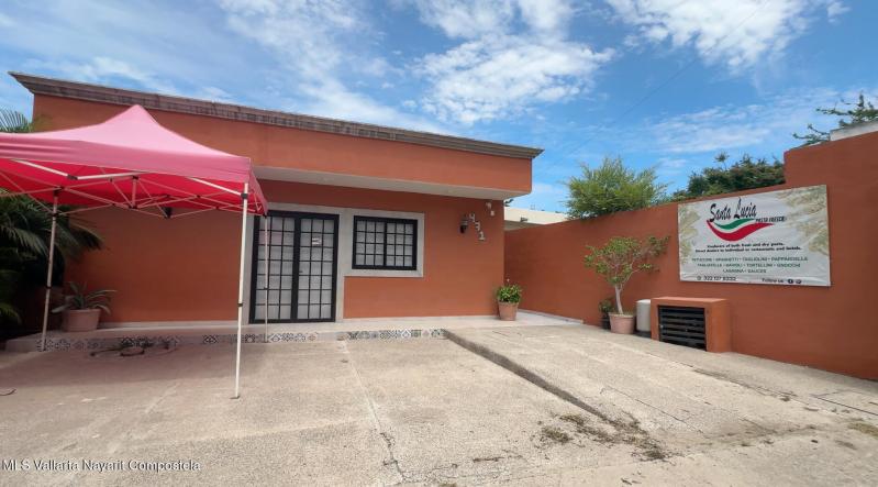 Commercial in 471 Francisco Villa  