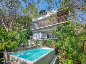Houses in 134 Sierra de los Pinos  
