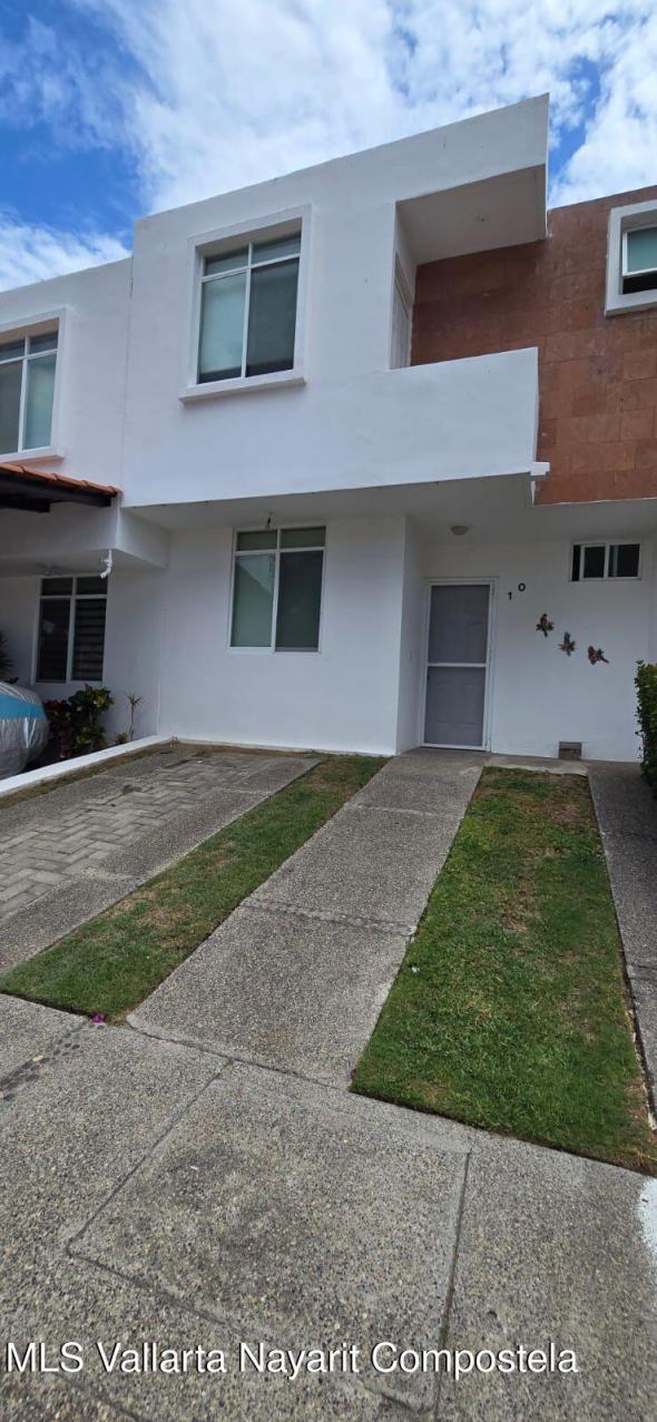 Houses in 302 Circuito Concha  