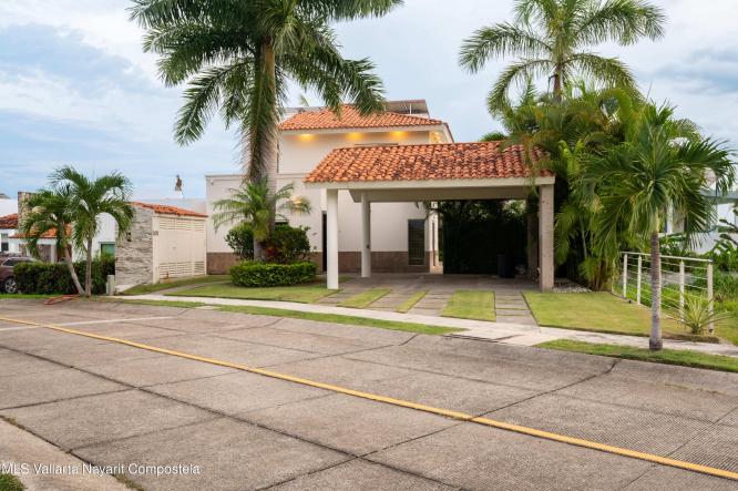 Houses in 101 CIRCUITO DE LOS MANGOS  