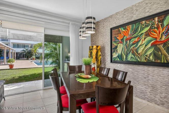 Condos in 481 Francia  