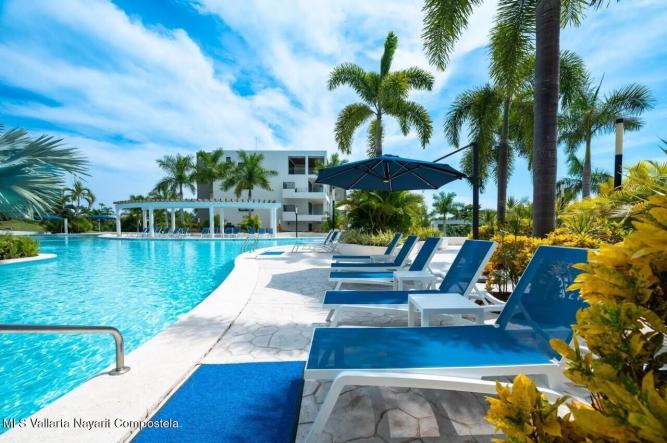 Condos in 100 Avenida Las Palmas  