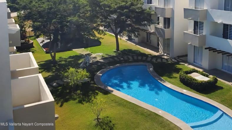 Condos in 900 Av. Las Flores  