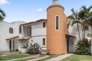 Houses in 103 Flamingos  