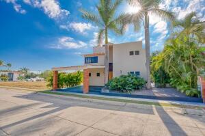 Houses in 103 P. De Los Flamingos  