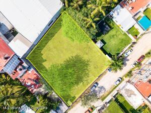 Land in 1030-1 Verano  