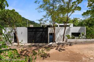 Houses in 1042 Carmino Vallejo  