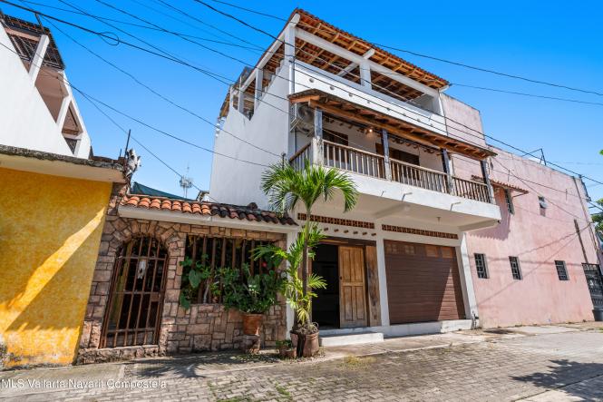 Houses in 105 Andador Antonio Caso  