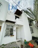 Houses in 106 Privada Costa Alegre  