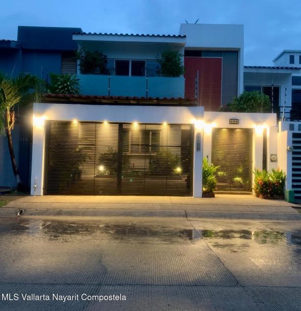 Houses in 108 RIO FUERTE  