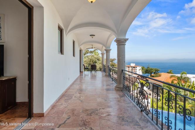 Houses in 111 Sierra Escondida  