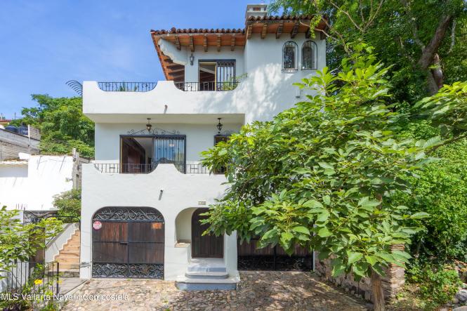 Houses in 1136 Calle Ecuador  