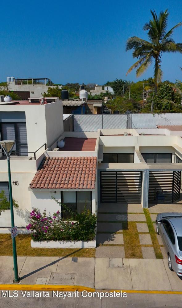 Houses in 114 CIRCUITO ZYAN OESTE  