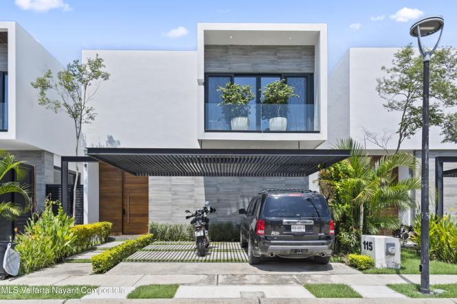 Houses in 115 MANGO PARAISO  