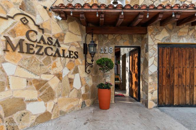 Houses in 118 Francisco I Madero  