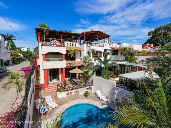 Houses in 118 Las Palmas  