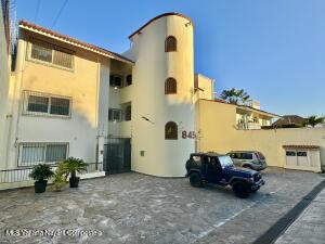 Condos in 845 Lirios  