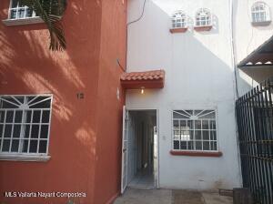 Houses in 12 Calle Circuito Turquesa St. 