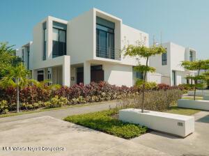 Houses in 520 Joaquin Amaro  