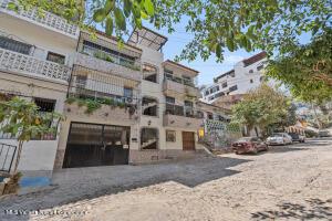 Multi-Family in 1236 C. Ecuador  