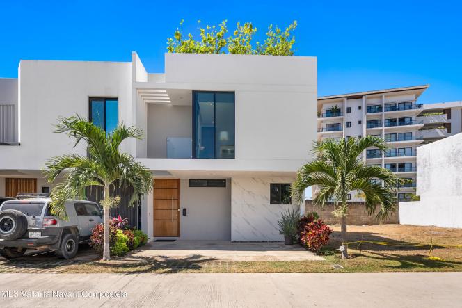 Houses in 137 Rio Guadiana  