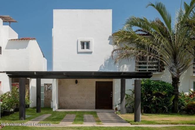 Houses in 39 Ave Gaviotas y Cardenal PTE  