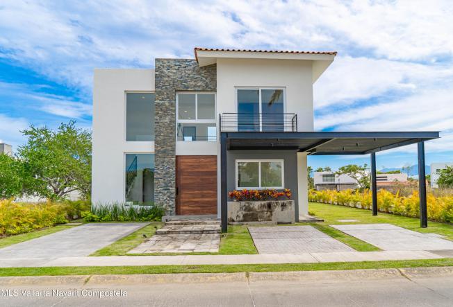 Houses in 14 Paseo de los Flamingos  