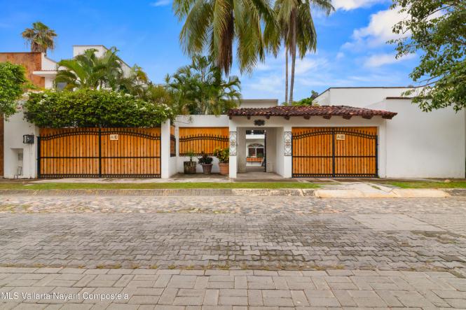 Houses in 142 Flamingos  