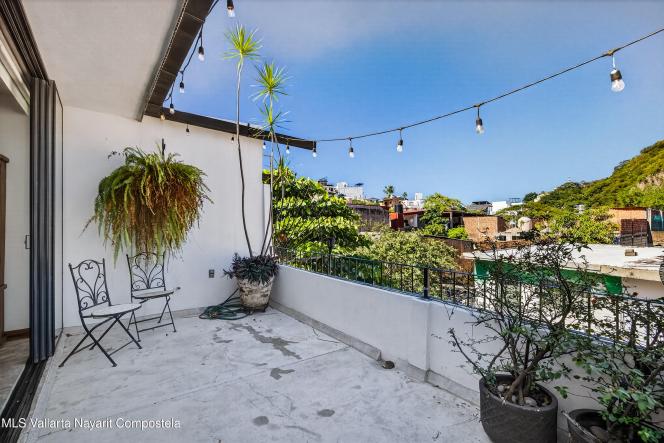 Houses in 142 Verano  