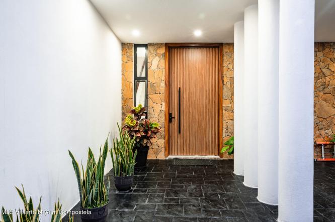 Houses in 144 Lago Victoria  