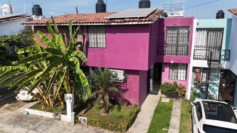Houses in 147 Valle de cuitzillo  