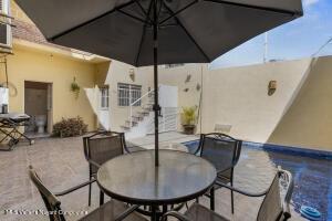 Houses in 15 Camaron  