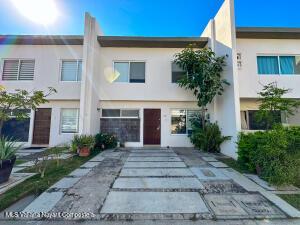 Houses in 1502 Av. Mexico  