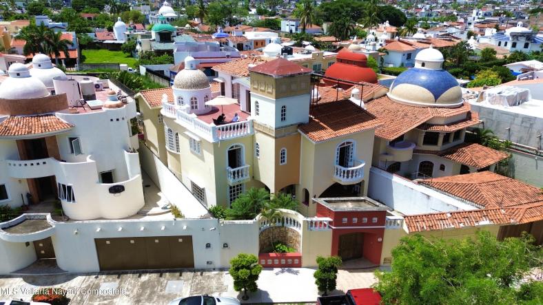 Houses in 151 Paseo del Salmon  