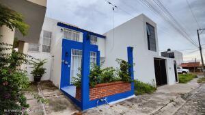 Houses in 611 Avenida Palmares  