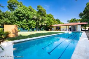 Houses in 165 Jacarandas  