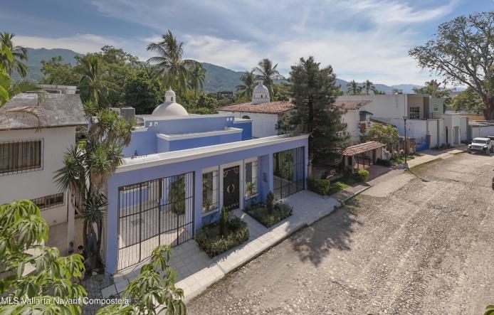 Houses in 166A Pez Espada  