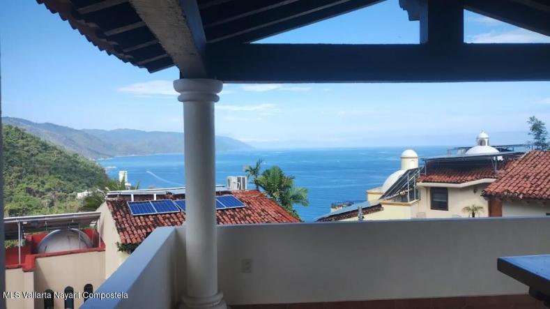 Houses in 168 Candida Azucena  