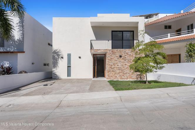 Houses in 1835 Av. Estaciones 10  