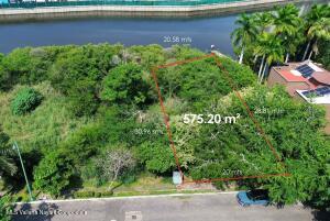 Land in 19 Retorno del Olmo  