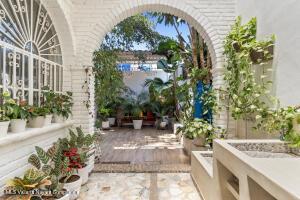 Houses in 193 Paseo de Viena  