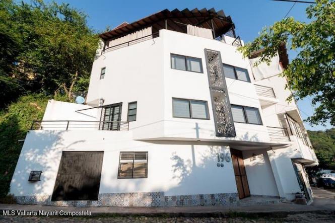 Houses in 196 Rivera Del R�o  