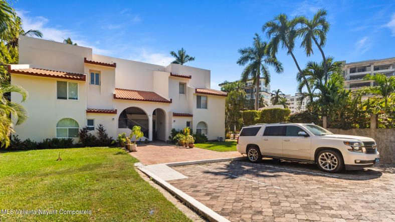 Condos in 1 Paseo De Los Cocoteros  