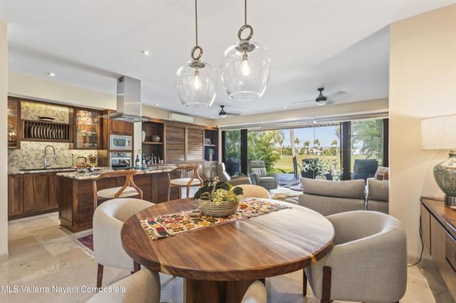 Houses in 63-A Avenida Paraiso  